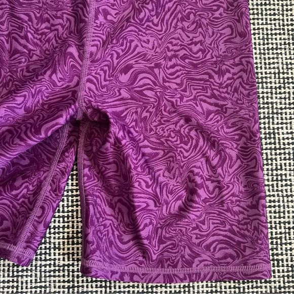 Under Armour Purple Swirl Compression 8” Shorts Size M - Picture 11 of 11